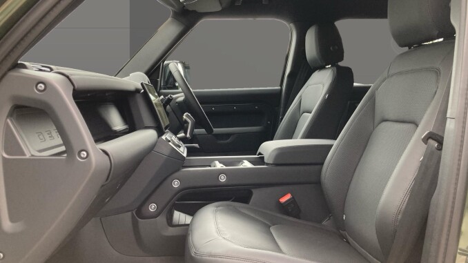 Land Rover Defender 3.0 D250 X-Dynamic HSE 110 5dr Auto Diesel Estate - Image 3